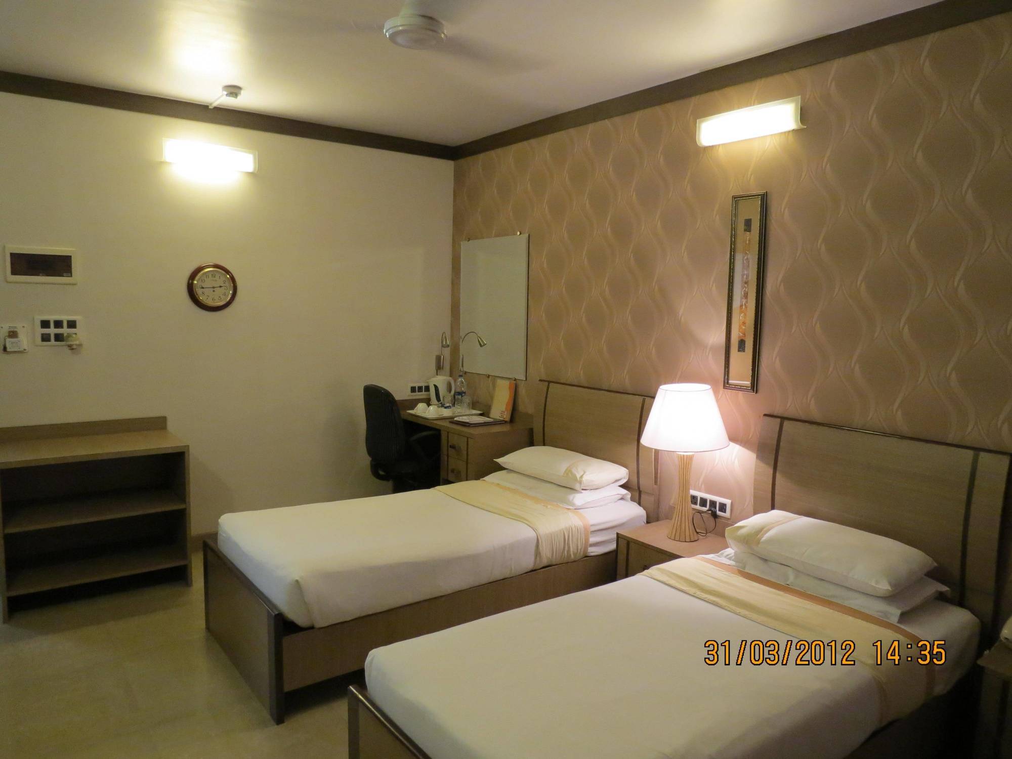 Jyoti Dwelling Hotel Мумбаї Екстер'єр фото